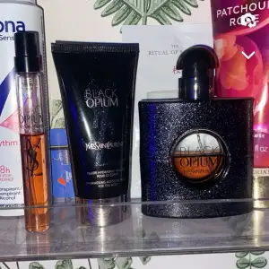 Säljer mitt black opium set då ja tröttat på doften. Krämen är 50ml, stora perfymen 50ml och den lilla 10ml. Krämen är använd ca 50%. Kan även sälja produkterna separat 🩷PRIS KAN DISKUTERAS😁😁🩷