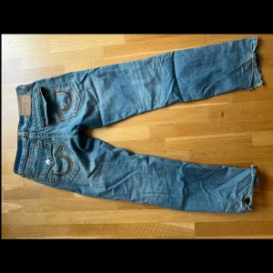 True religon jeans  - En knapp saknas  Typ straight fit 