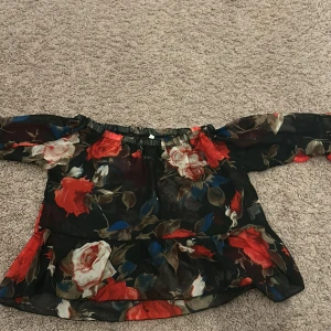 Fin blus - 💋det står storlek M men det känns som S