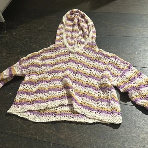 Zara tröja  - Den ska matcha me fett par shorts men dom säljer jag inte men är snygg till annat  Pris kan diskuteras 