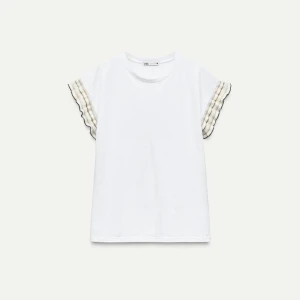 Zara tröja - Jättefin tröja från Zara. Aldrig använd och lappen sitter kvar!! Säljer pga att jag inte gillade modellen så mycket. Kontakta innan köp!!