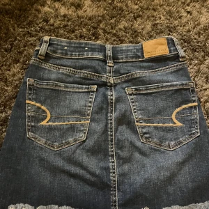 Jeans kjol - Supersnygg jeans kjol som tyvär är för liten nu. Väldigt bra skick! 