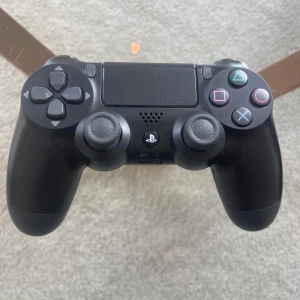 PS4 kontroll  - I ny skick är väldigt snygg 🔥🔥🔥