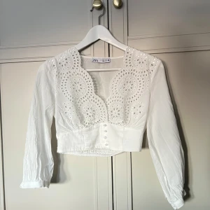 Blus från zara - Såå fin blus från zara, använder inte längre och därav säljer jag!
