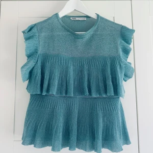 Glittrig Zara-topp - Så fin glittrig topp från Zara. Perfekt till fest/middag💕