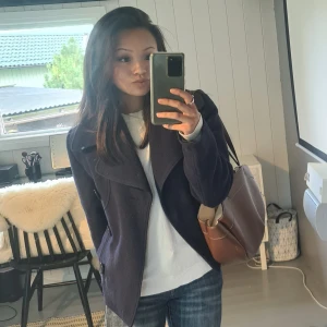 Kappa - Snygg blå lite tjockare kappa. Perfekt nu till höst och vinter