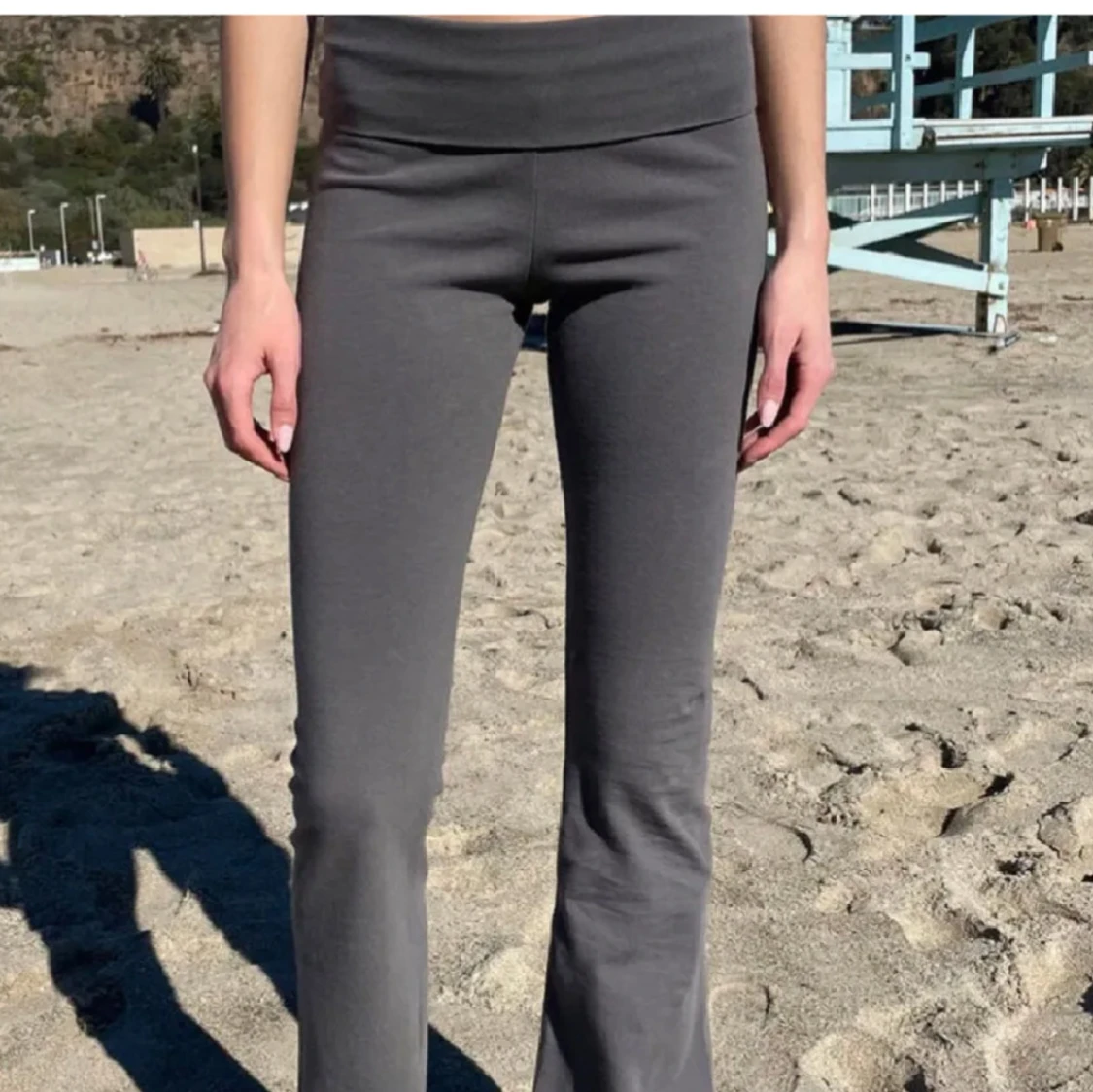 Svarta mjukisbyxor med bootcut