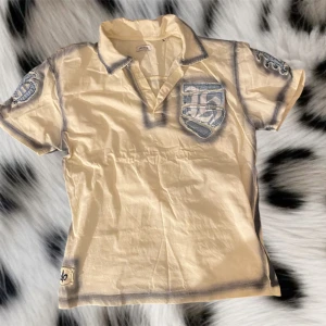 Henleys polo skjorta - Super fin henleys polo tröja med coola detaljer❤️