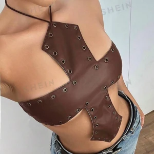 Korstopp  - Säljer denna jätte coola kors topp jag köpt från shein!! Säljer pga att jag fick dubbel, köpare står för frakt^^