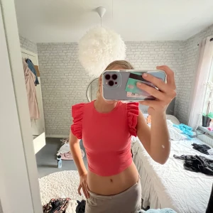 As snygg fest topp i skit ball färg  - 0 tecken på användning, använd Max 1 gång säljer då den är för liten. Perfekt till fest