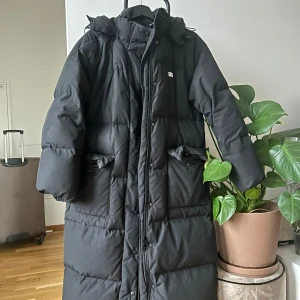 Levi puffer jacket  - Originally bought for 3100 only worn for 1 winter. In good condition
