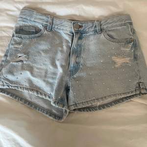 Supersnygga shorts från Gina Tricot!! Inga defekter & använd ett fåtal ggr. Köpt för 279kr 