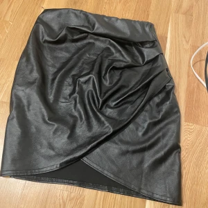 Skinn kjol  - Skinn kjol använd ett fåtal gånger