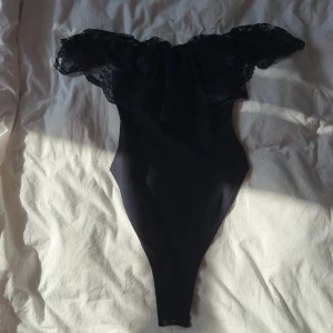 vintage spetstopp - oanvänd, bild på finns inte eftersom att den är för liten