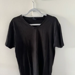 Opened neck t-shirt for men  - Opened neck t-shirt for men slightly worn in size L