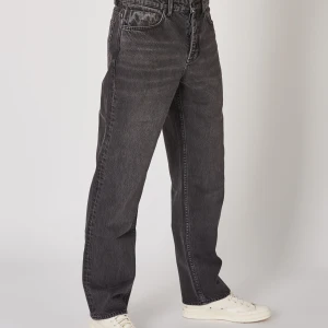 Neuw jeans  - Jeans från Neuw i lösare passform. Modellen heter Liam Loose. Storlek; 30/30.  Mycket fint skick, använda vid max 5 tillfällen. Därav säljer jag dem. Nypris 1299kr. Färgen är väldigt mörkgrå. Som urtvättad svart.