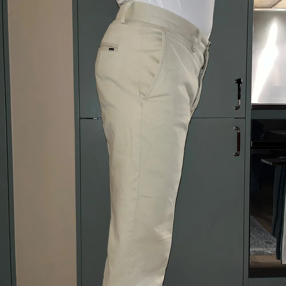 Ralph Lauren-chinos i storlek 32/30. Bra skick, inga defekter. Säljs pga för små, jag är 180cm och väger 78kg.. Jeans & Byxor.