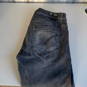 Tjena, säljer mina Dondup Jeans i den trendiga modellen George. Jeansen är knappt använda, cond 9/10. Nypris: 3200kr, hör av er vid minsta intresse// Anton