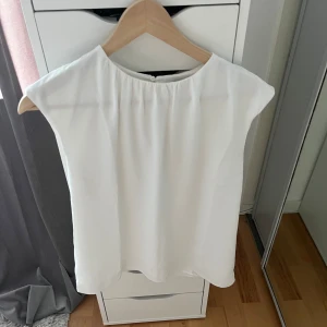 Superfin topp. - Knappt Andvänd 