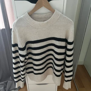 Superfin stickad - Fin knappt Andvänd 