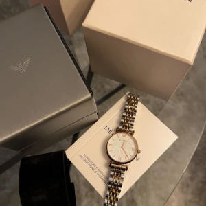 Klocka  - Nu säljer jag denna fina herrklocka i nyskick. Använd endast engång. Som ny pris 4498. 