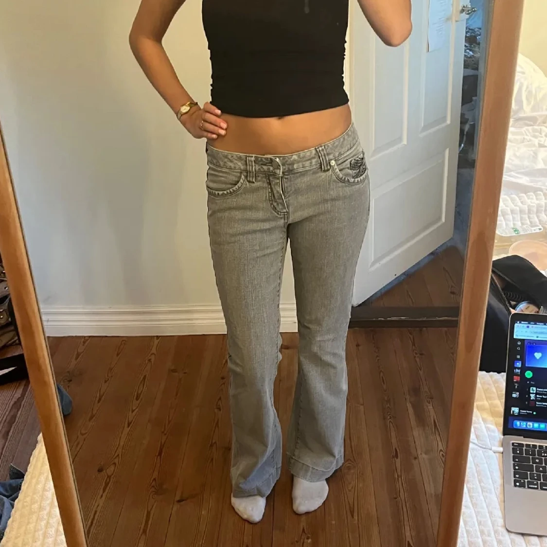 Unika låg midjade jeans