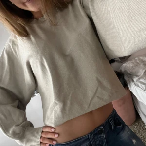 Cropped top - Säljer supersnygg tröja! Helt oanvänd från nakd!