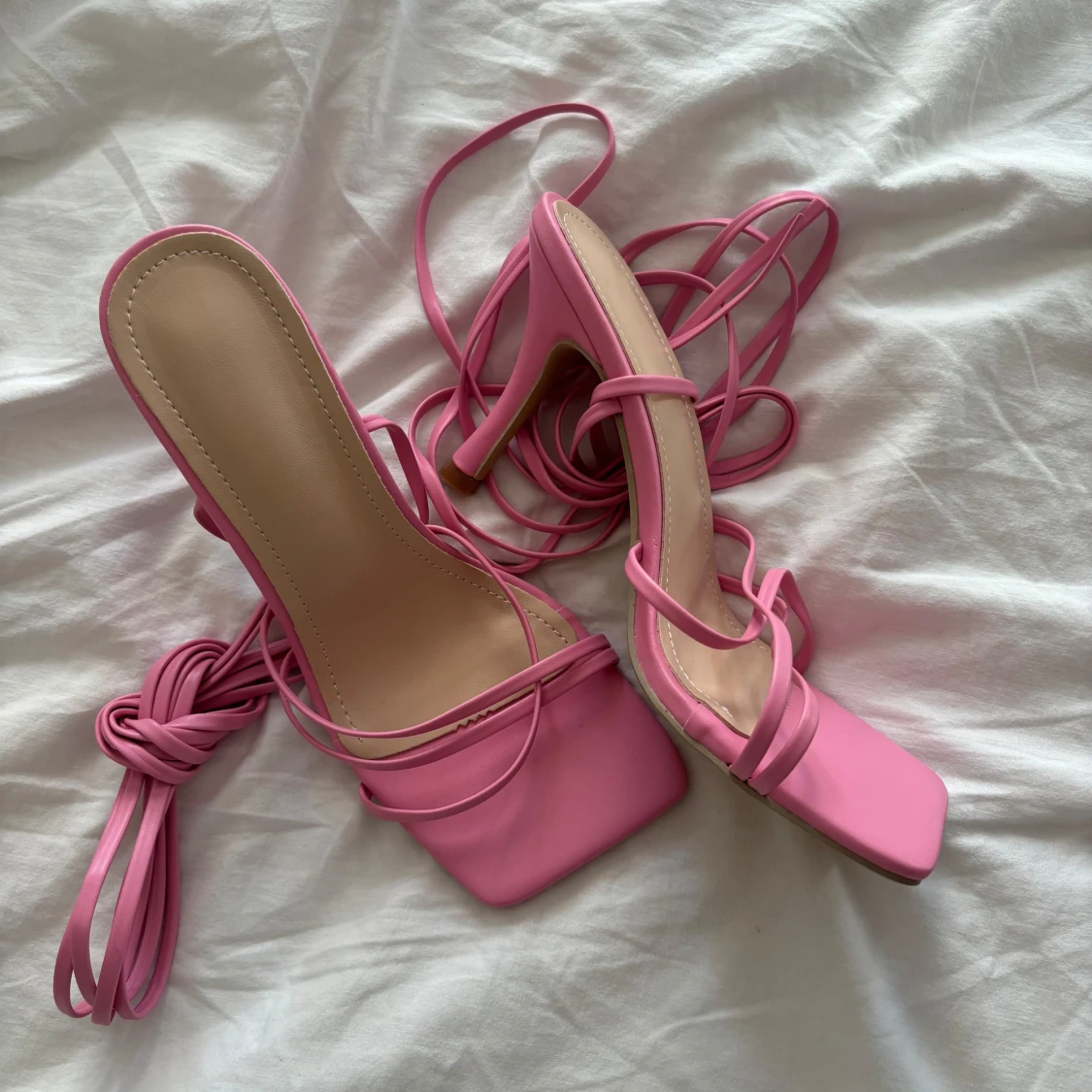 Rosa klackskor med snörning - 90