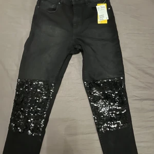 Jeans dam  - Skinny jeans för damer helt ny storlek 38 sista pris 150kr