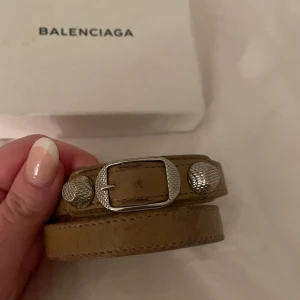 Balenciaga armband  - Super fint och har mkt kvar att ge ❤️