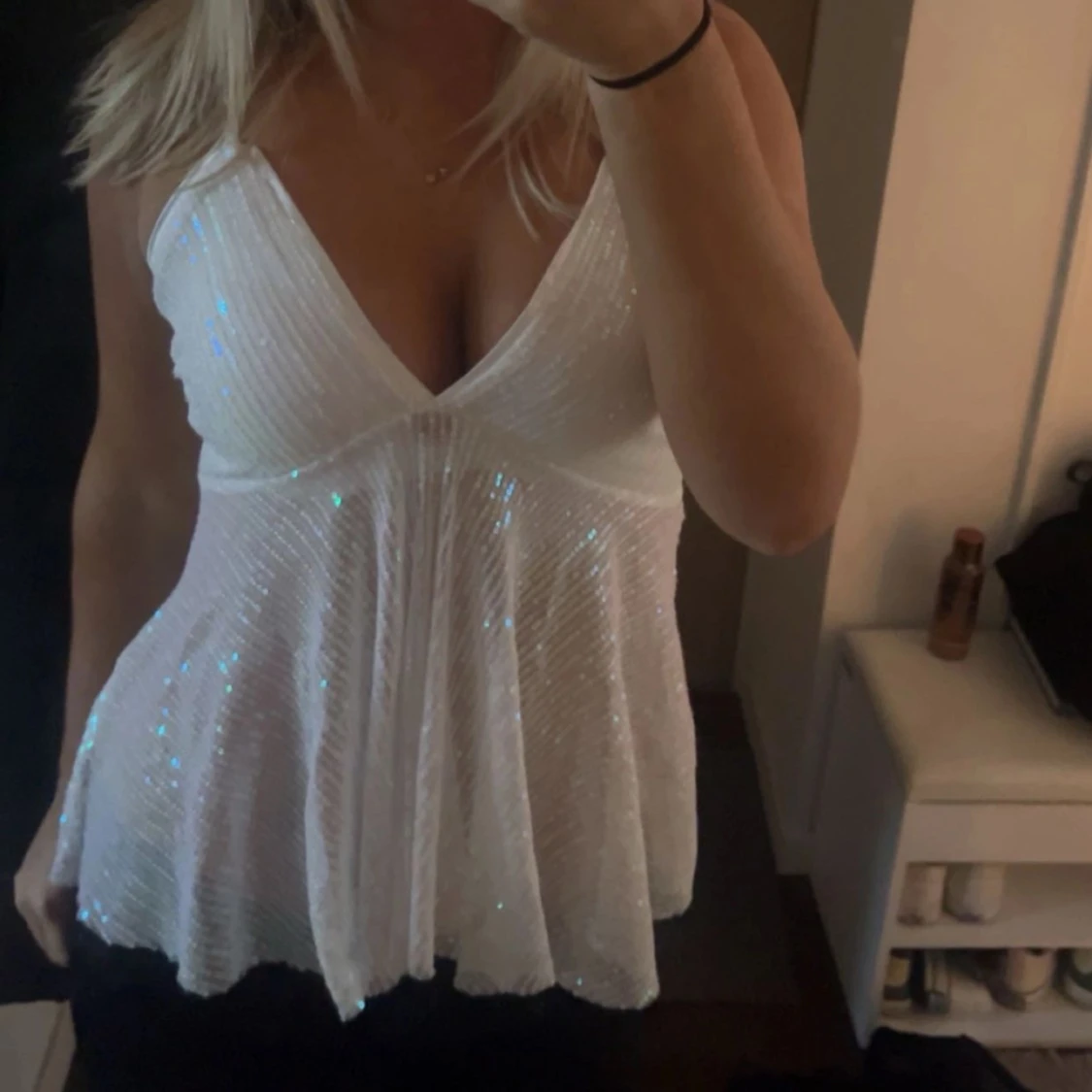 Vit glittrig topp med snörning - 90