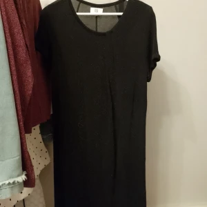 Sparkly tshirt dress - Sparkly tshirt type dress with draping very comfortable to wear loose fitting, will also be good for size M  💌please send a message if any questions