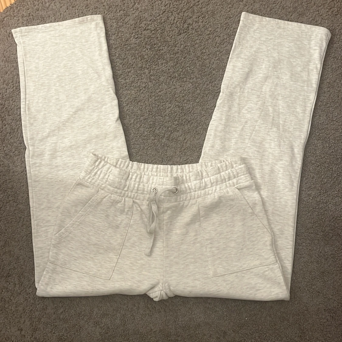 Grå mjukisbyxor - 91