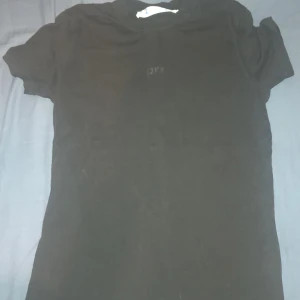 Off white tshirt  - Svart off white tröja
