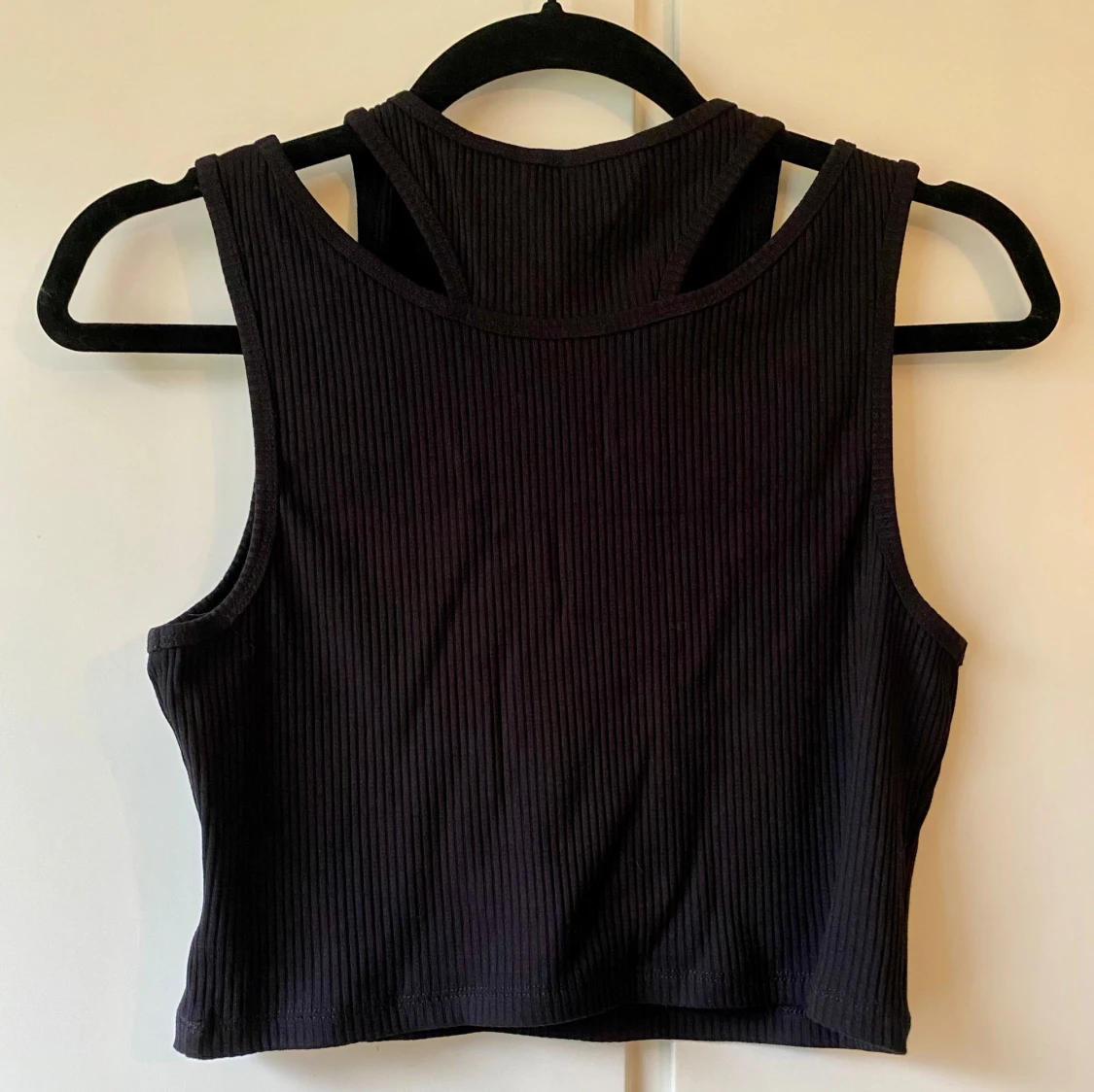 Svart ribbad croppad linnetopp - 90