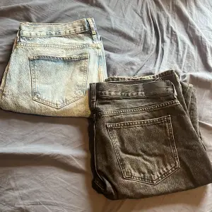 säljer dessa två par jeans från gina. de är i en låg ganska baggy modell. säljer dem tillsammans för 499 kr men om önskat går det att köpa enskilt par💕de är i använt men omhändertaget skick. 