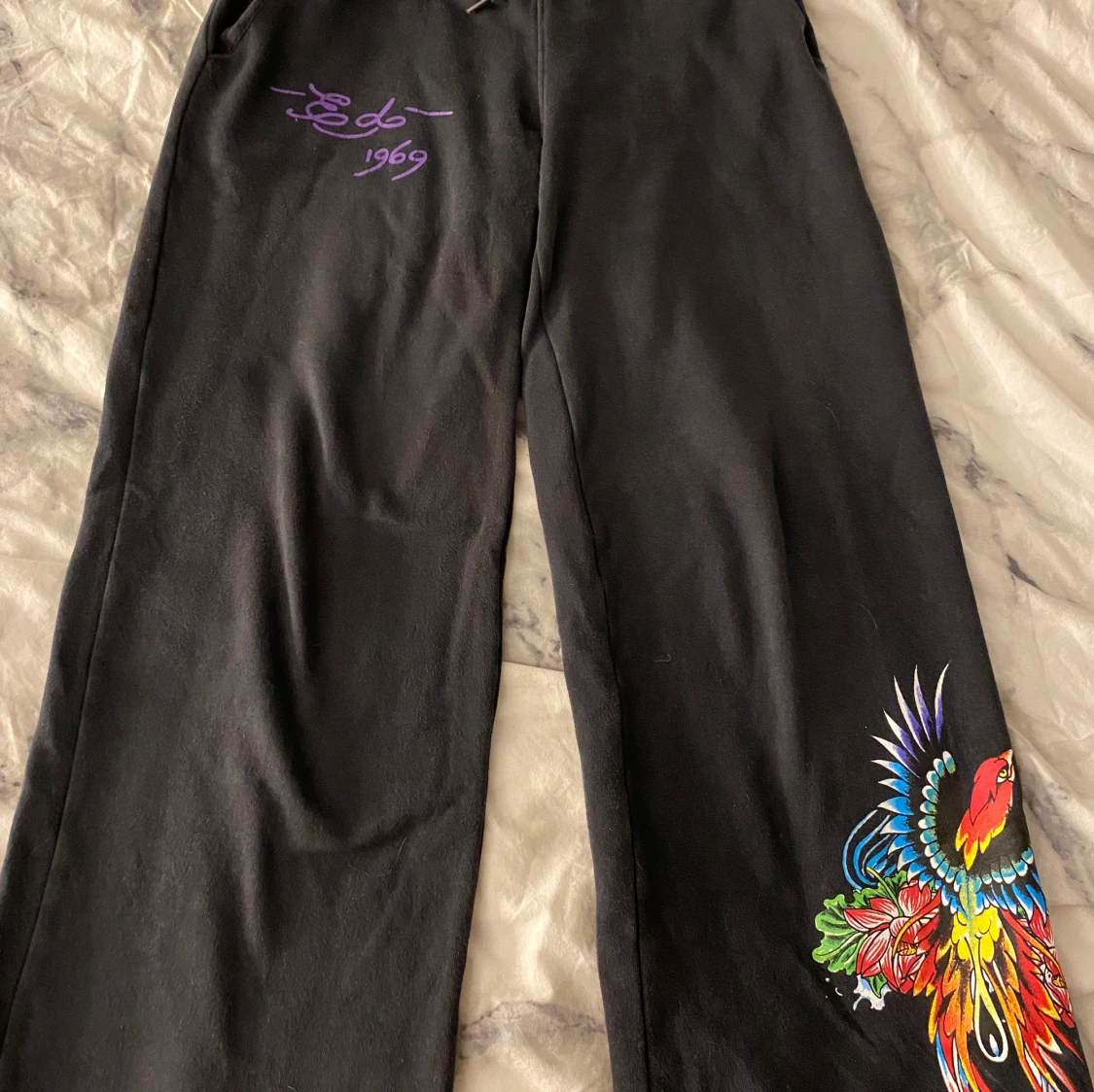 Svarta mjukisbyxor från Ed Hardy - 90