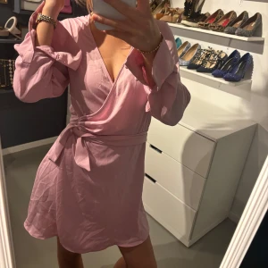 Klänning - Använd 1 gång 