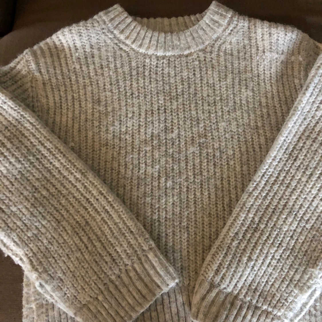 Grå stickad tröja från Gina Tricot - 90