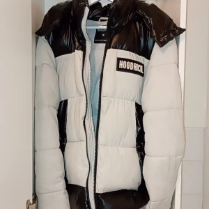 Hoodrich jacka - En Ny Hoodrich jacka har inte använt den så mycket köpte den för 1500