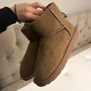UGG liknande - Använd 3 ggr  Står storlek 40/41 på dem 