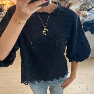 Blus  - SUPER snygg broderad blus i jätte bra kvalitet ❤️❤️❤️