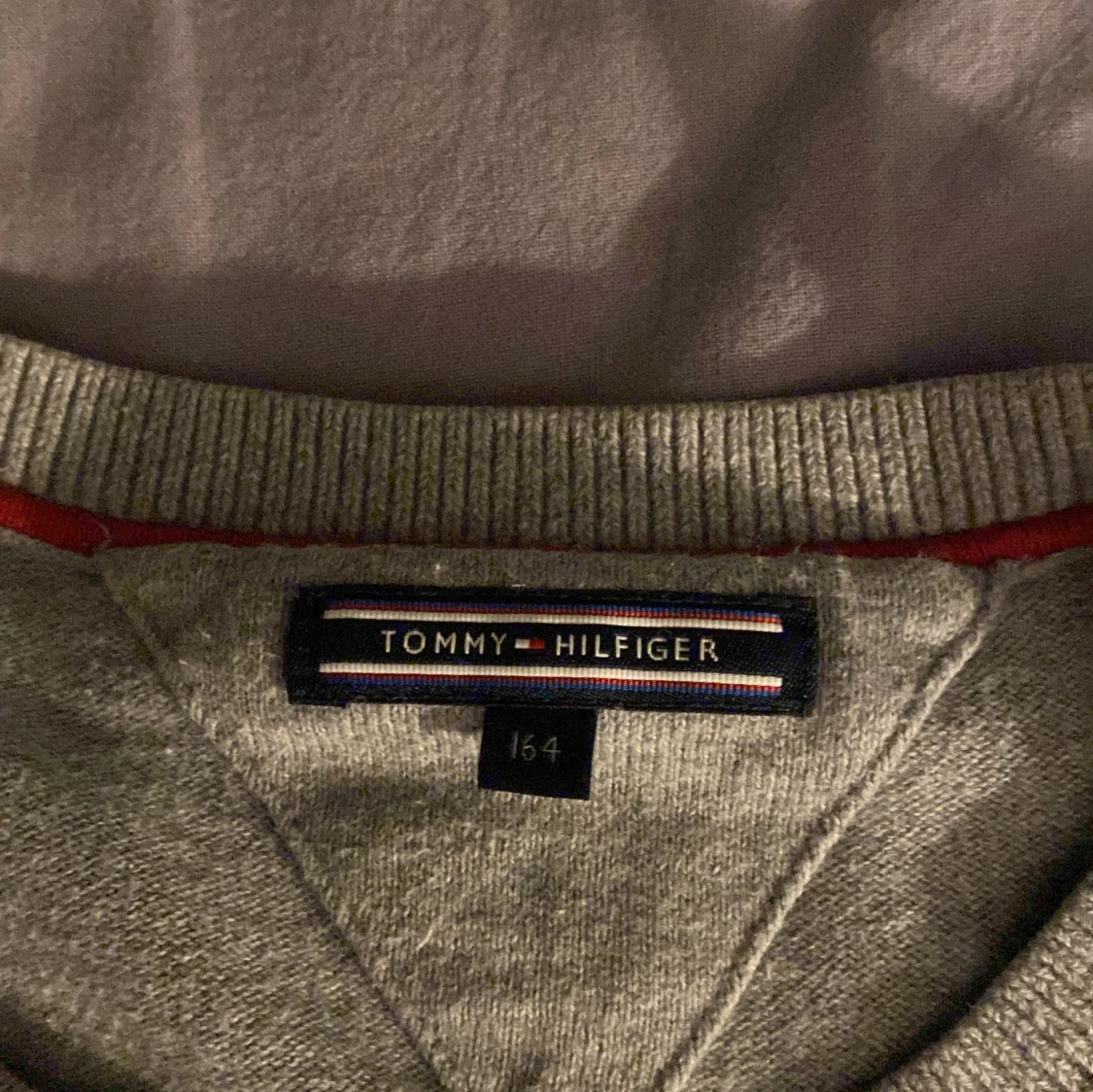 Grå tröja från Tommy Hilfiger - 91