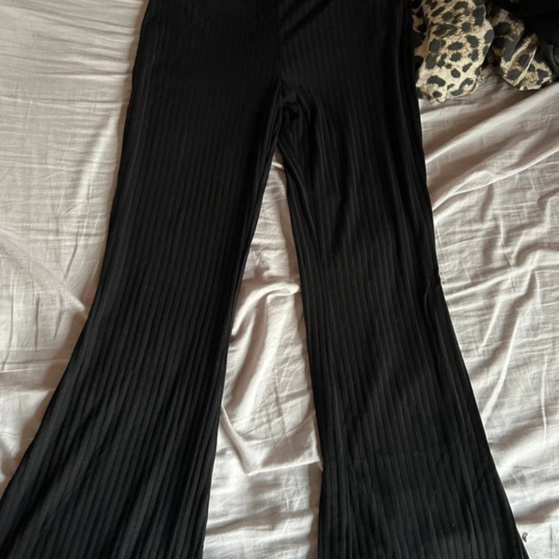 Svarta ribbade byxor från H&M