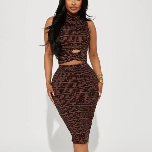 Fashion nova set  - Jätte snyggt set till sommaren. Köpt precis men passar inte så det är helt nytt endast testat. Prislapp kvar och setter är i st xs/s