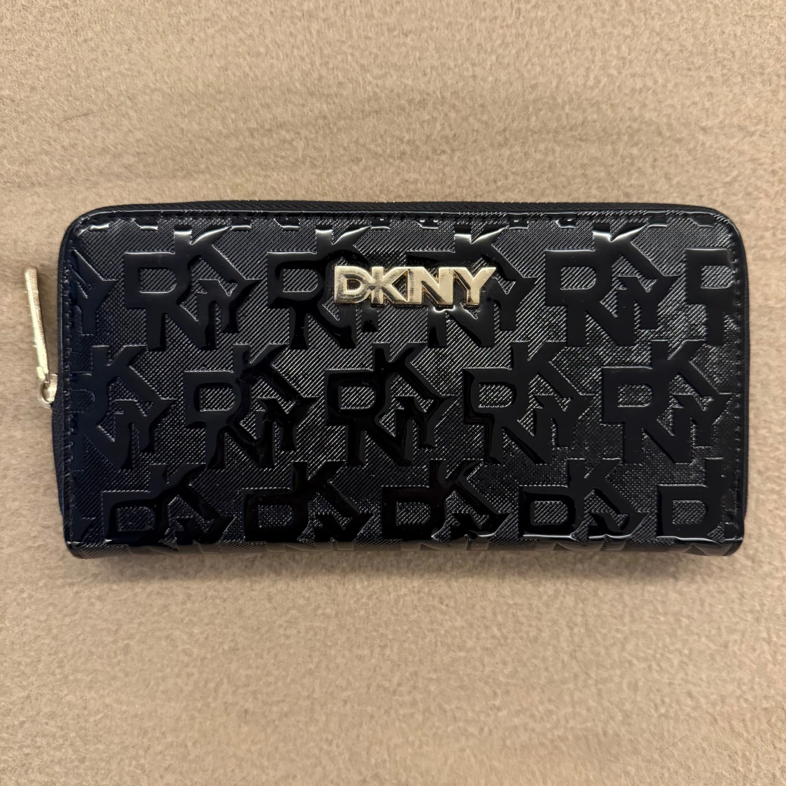 Svart plånbok från DKNY