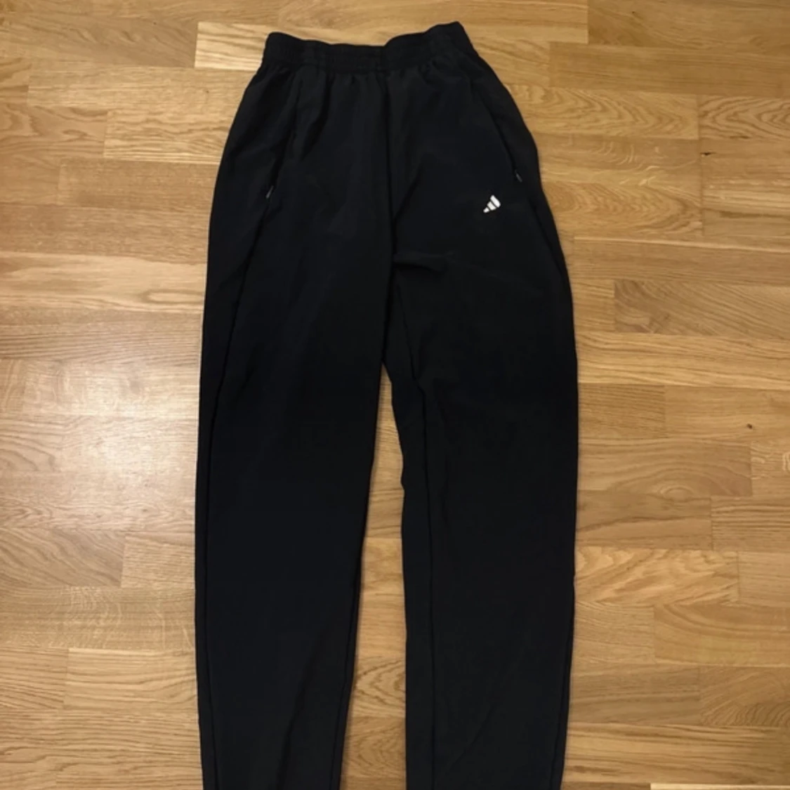 Svarta mjukisbyxor från Adidas