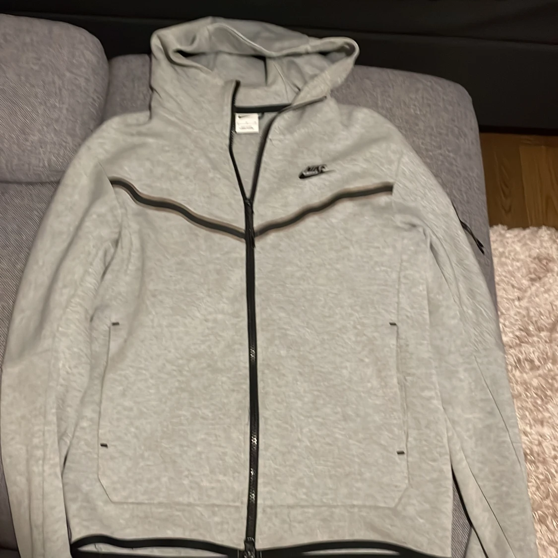Grå Nike tech fleece