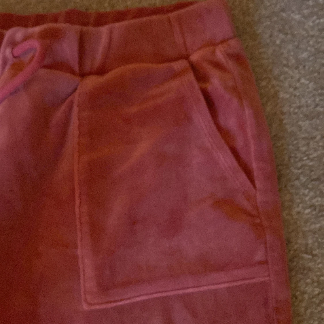 Rosa mjukisbyxor med fickor - 90