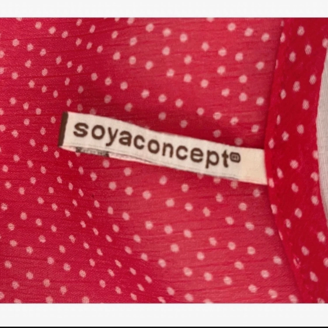 Röd Blus från Soyaconcept i storlek M - 91